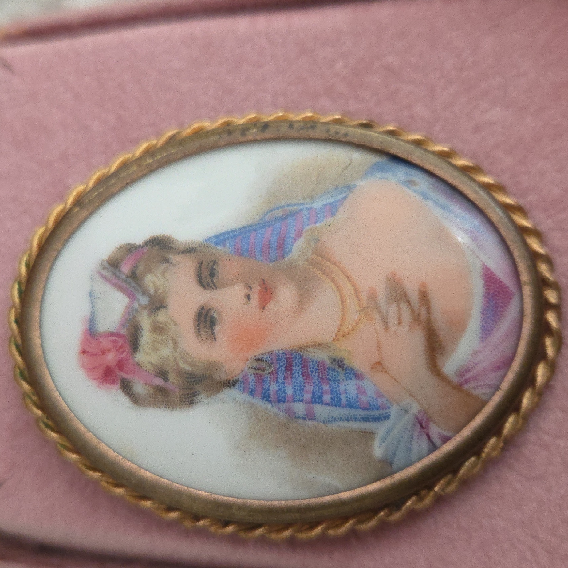 Vintage Limoges France Cameo Brooch With Gold Trim